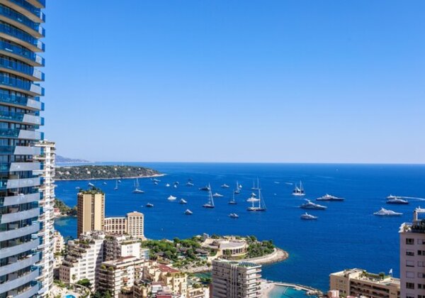 HAUTEURS DE BEAUSOLEIL - PENTHOUSE RENOVE VUE MER 371M² AU TOTAL 2 PARKINGS 2 CAVES