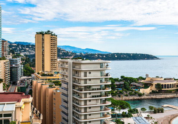 Elegant renovated 2 room apartment with terrace and sea view – Blvd d'Italie