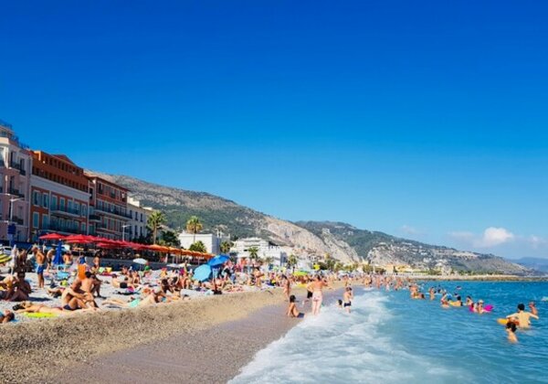 VENDS STUDIO MENTON BORRIGO - TRES BON INVESTISSEMENT LOCATIF - MEUBLE - 20metres - Terrasse 5 mères