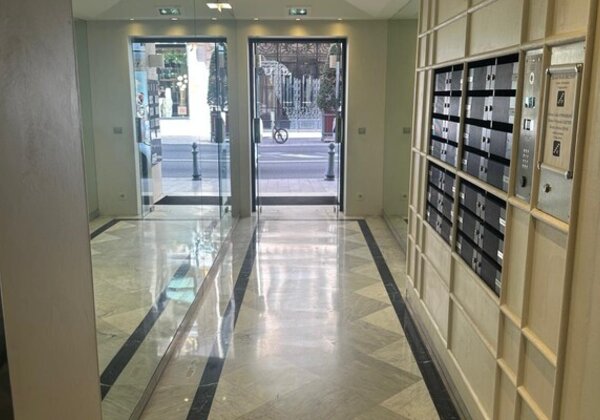 BOULEVARD DES MOULINS - SPACIEUX 2P RENOVE 53M² AU TOTAL - LUMINEUX